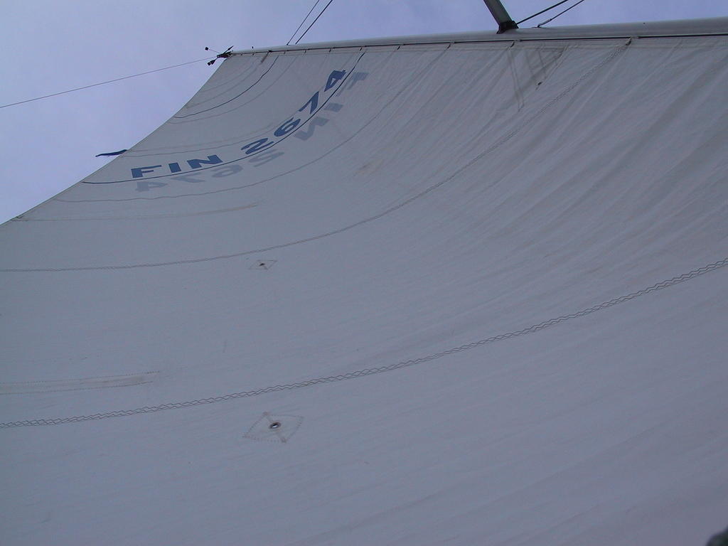 North Sails Storseglet i 2m/s AWS.
Häcken lös, cunningham och fall lösa.