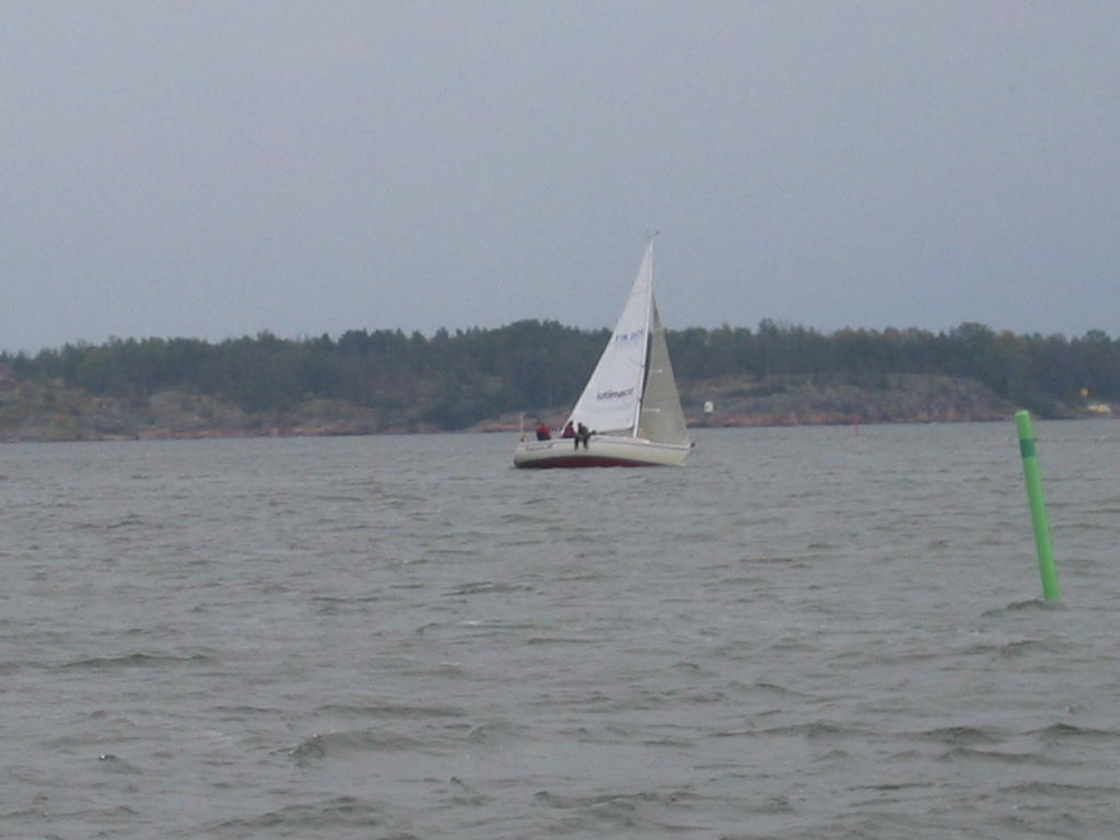 FE-regatta 2004, Charlotta miessaaren
selällä ennen starttia.