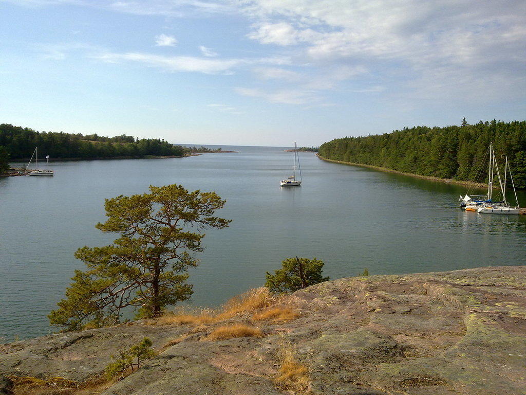 Toinen Geta Djupviken, pohjukan kalliolta katsottuna pohjoiseen.