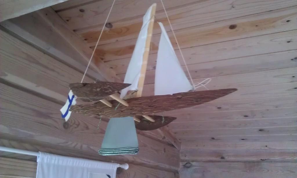 15.7 Kråkskärin majassa (seuran satama) joku oli tehnyt astetta kovemman kaarnaveneen kuin itse joskus.