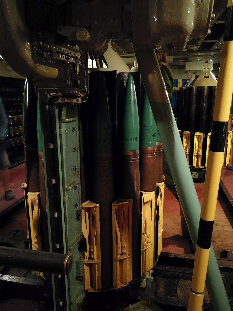 Arholma Batteri. 30 laukausta/minuutti (vrt. 100 Tk ja 130 Tk 6/min) vaatii latausjärjestelmästä jotain. 
