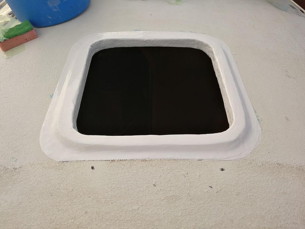 Pitäisi jaksaa hioa, paklata ja laittaa kerros vielä. Katsotaan nyt, kaikkea muutakin tekemättä.