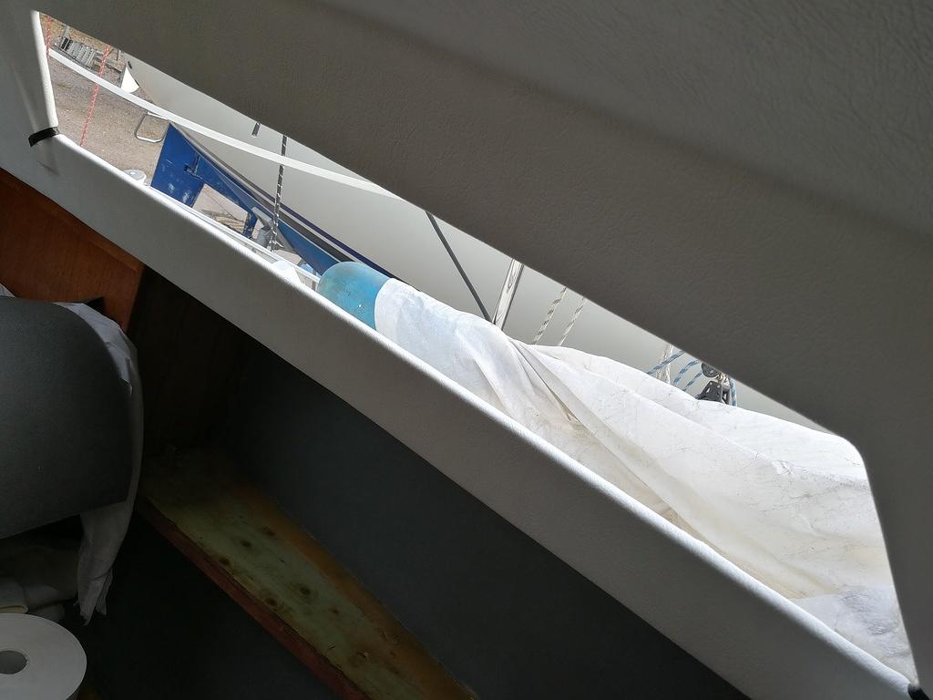 21.5 Ajatus kietoa matto ikkuna-aukon toiselle puolelle, ja käyttämään mattoa sen mustan solukumin sijaan. Ei se vain oikein jak