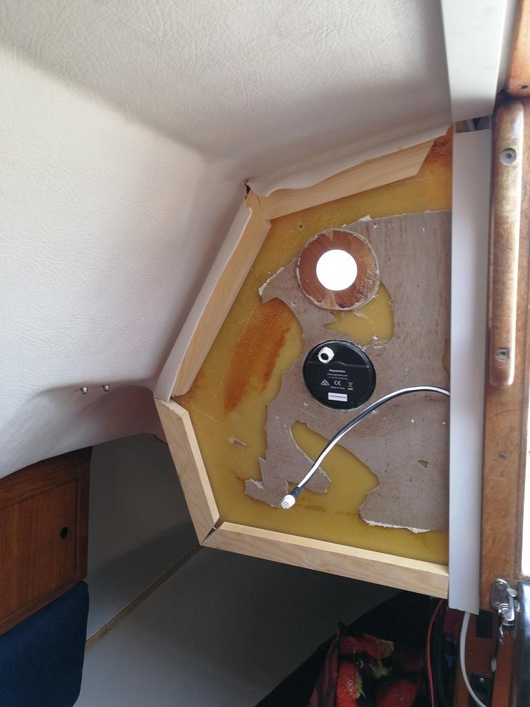 11.6 Aivan kuten Merellissä halusin vähän enemmän tilaa tuohon joten laitoin 20 x 40 mm listaa (bauhaus) tuonne ympärille liimam
