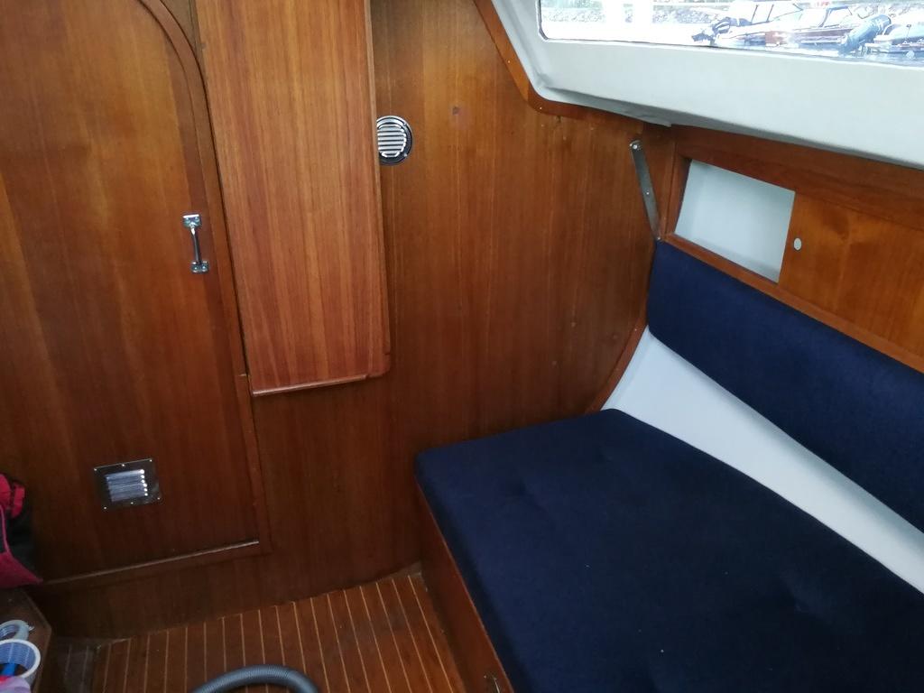 15.6 Styyran puolella nyt molemmat patjat.

Tämä patja olisi voinut olla sentin - kaksi kapeampi. Tilaajan moka.