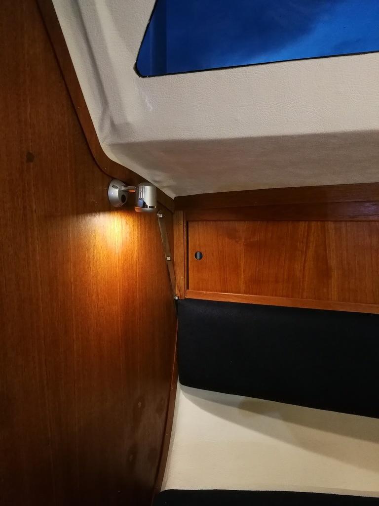 15.6 Lukuvalo asennettu 