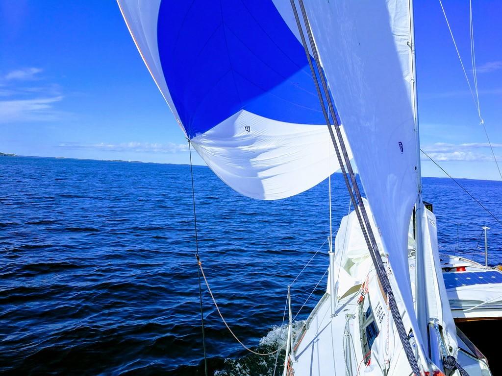 13.7 Hejdå sandhamn. Purjehdin sekä mennessä että tullessa telegrafholmenin ohi