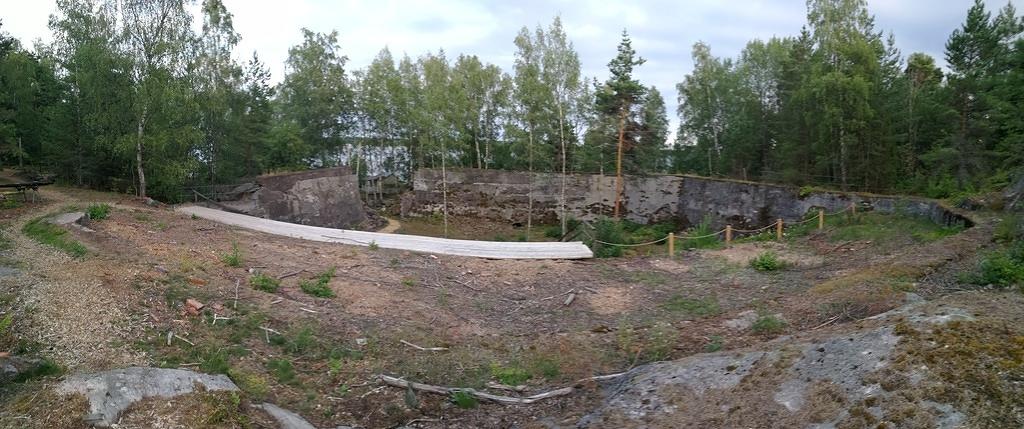 1.8 Kävin vasikkasaaressa katsomassa. Vanhasta lentopetroolitankista tehty katsomo/näyttämö