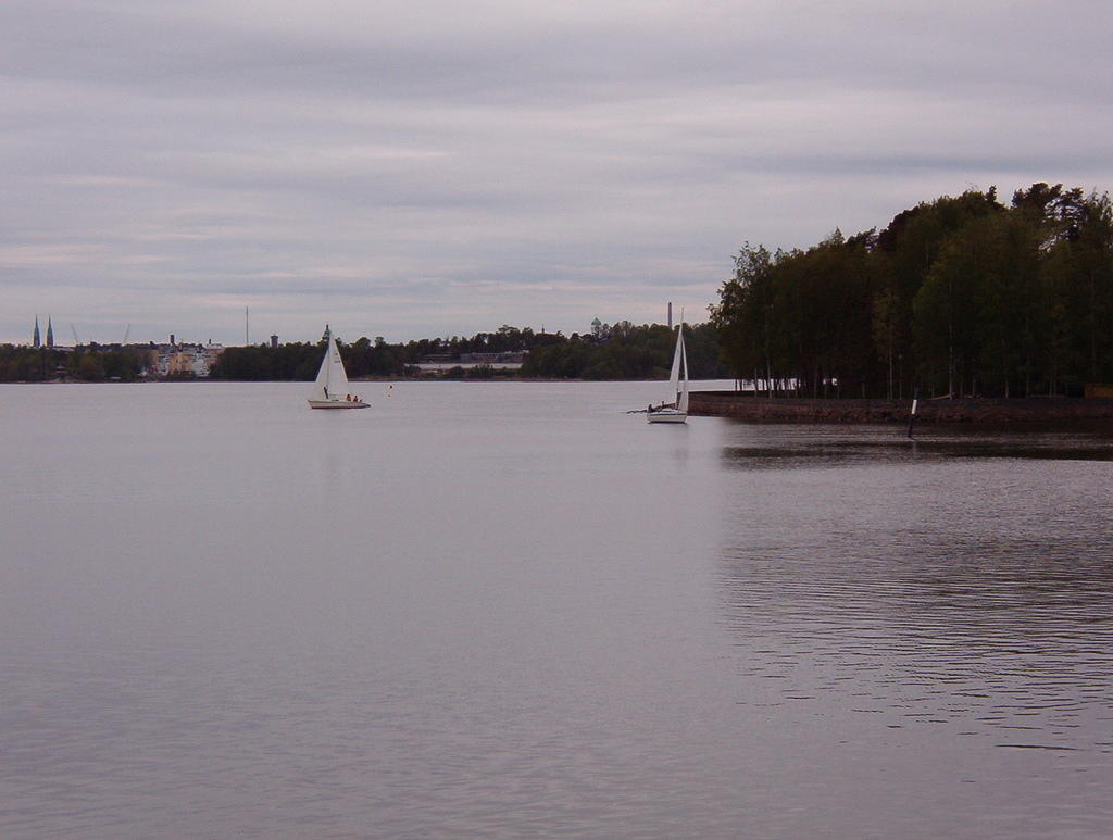 Maaliintuloa, styyralla s/y Nereida II, paaralla s/y Hennuli.