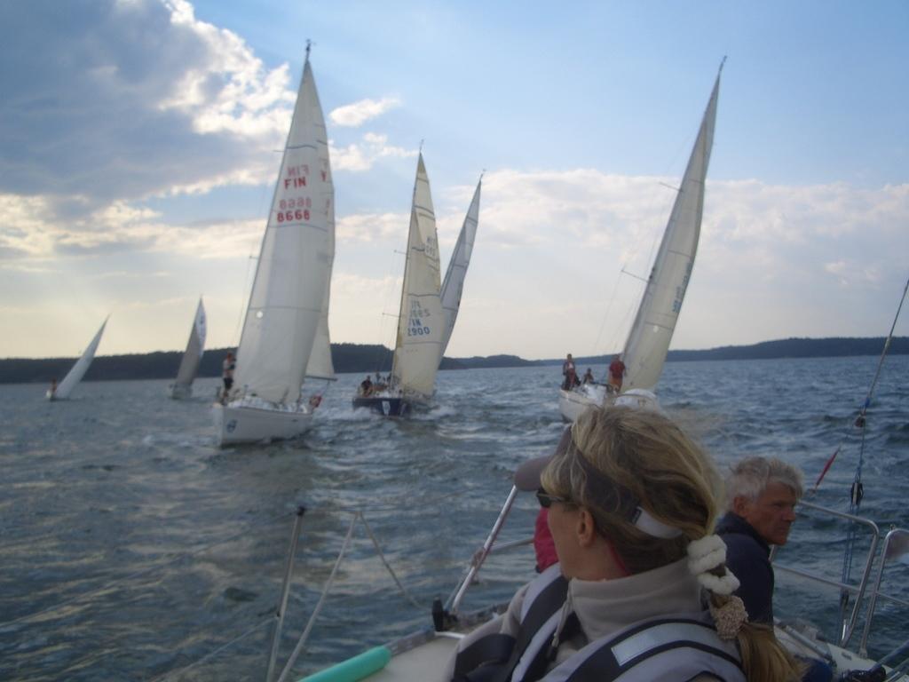 CIMG0229
 IW31 IlonaTuulikka, Arkki, Toi, Esteri, Xanthe, Funfirst(?)
© Niku Wärnhjelm