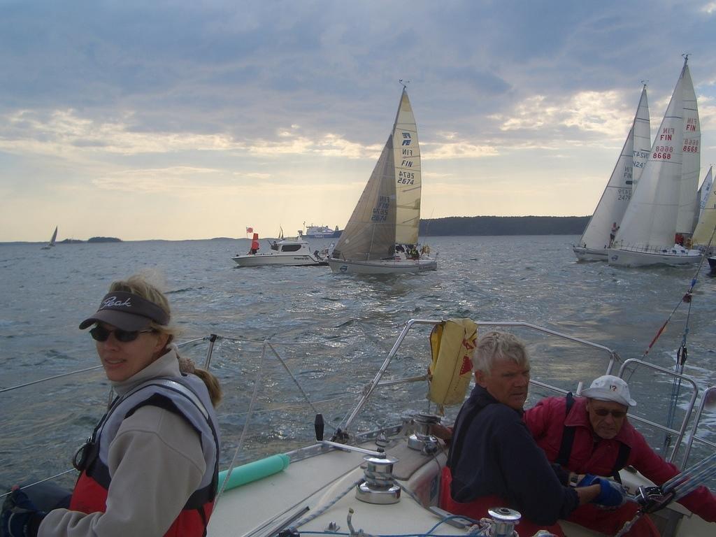 CIMG0233
 Charlotta viivalla
 Arviolta muutama sekunti starttiin. Ehkä 3-4s.
© Niku Wärnhjelm