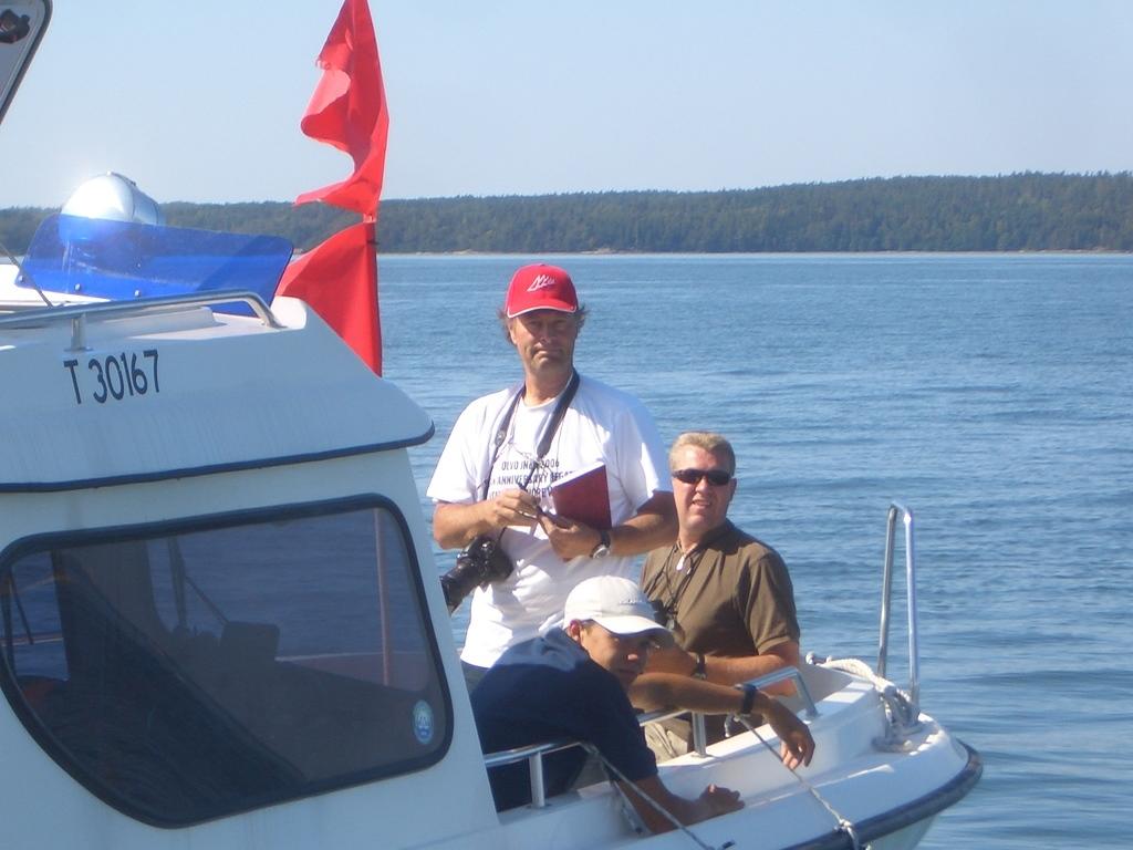 CIMG0496
 Lautakunta, Timo Sarainamaa punaisessa lautakuntalippiksessä
© Niku Wärnhjelm