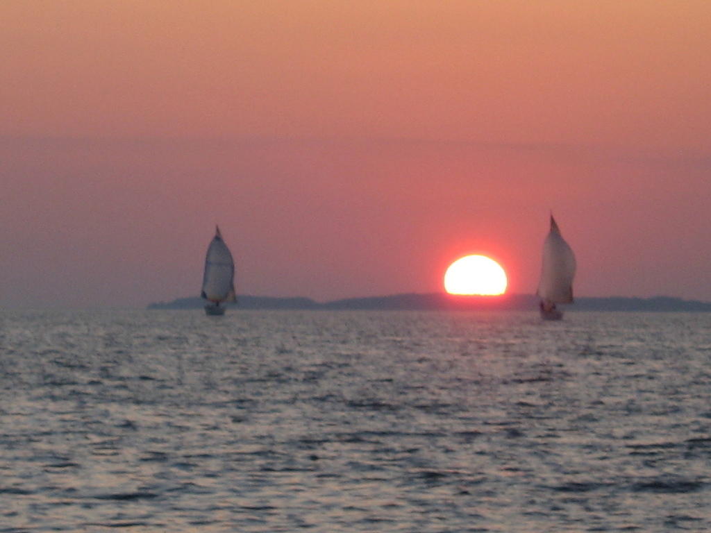Auringonnousun kohdalla alkoi suuremmat luokat ohittamaan meitä.
© Aleksi