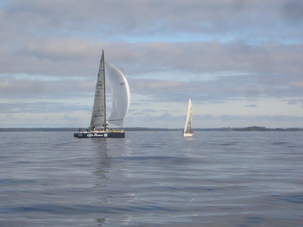 CIMG1714

IMS-gigantit Ono/Alfa Romeo ja Charlotta kohtaavat. Toinen on fleetin nopein ja toinen hitain

© Niklas Wärnhjelm 