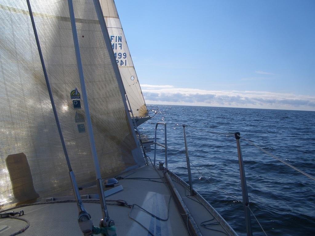 CIMG1782
Minnamari ohittaa Fiftyfunin keulan edestä paaralla
© Niklas Wärnhjelm (FiftyFun)