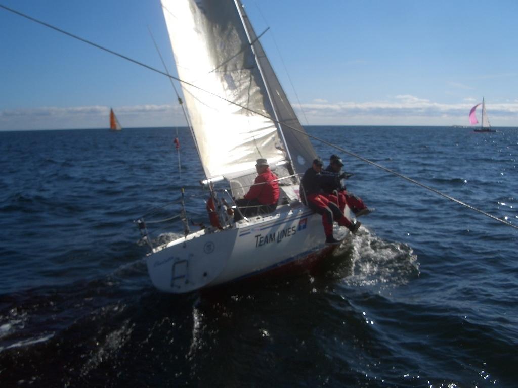 CIMG1838

Fiftyfun jo paluumatkalla, Charlotta vasta matkalla viimeiselle käännökselle
© Niklas Wärnhjelm (FiftyFun)