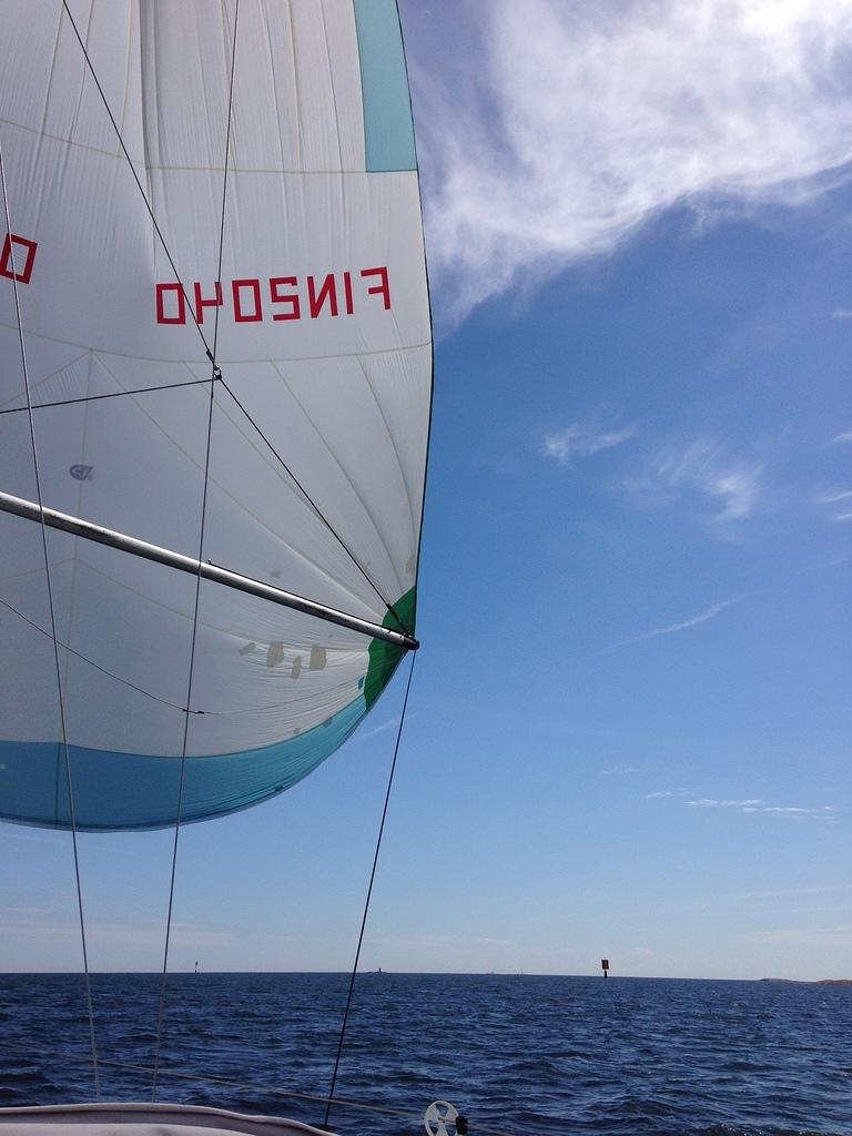 Olimme varautuneet köröttelemään koneella koko matkan, mutta sään ollessa täydellinen slöörikeli nostimme cruising-spinnun. Lopp