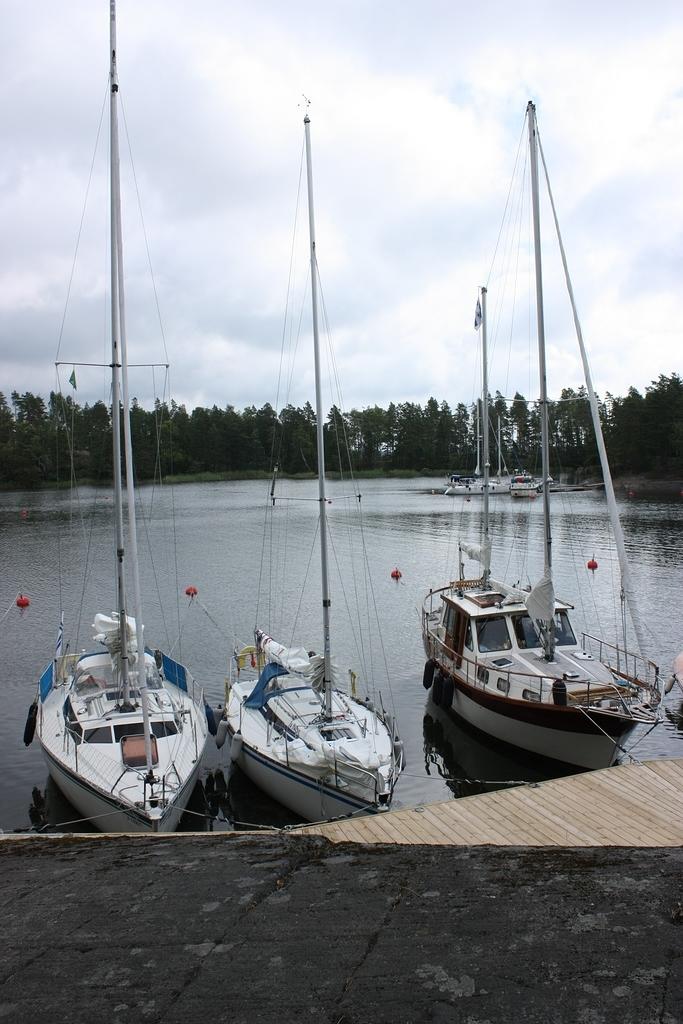 Bockhamn Byön saaressa on uskomattoman suojainen lahdenpoukama. Mistään ei huomaa, että ulkona tuulee jotain 12 m/s.

Uudenmaa