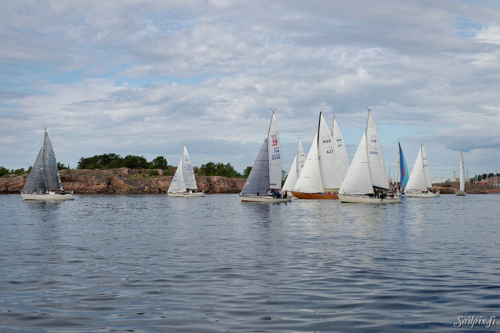 Subbota, Melissa and Electrip a few seconds after the start of LYS2 class at Hanko Regatta 2016.
Side wind start. Mellisa is qu