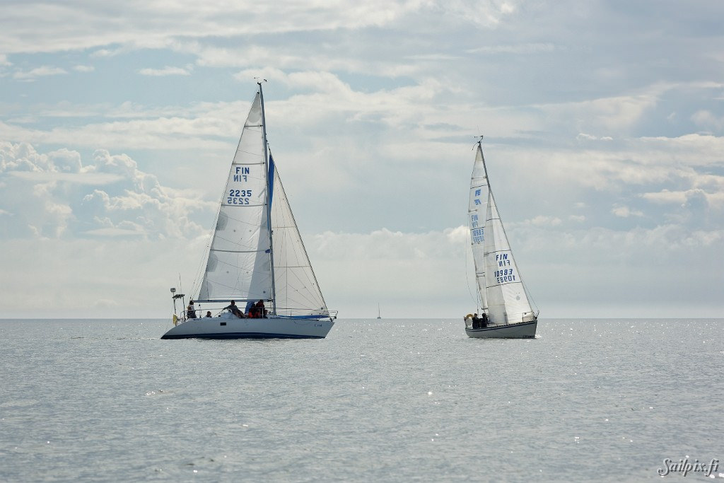 Close call crossing on port tack. LYS2 race at Hanko Regatta 2016.