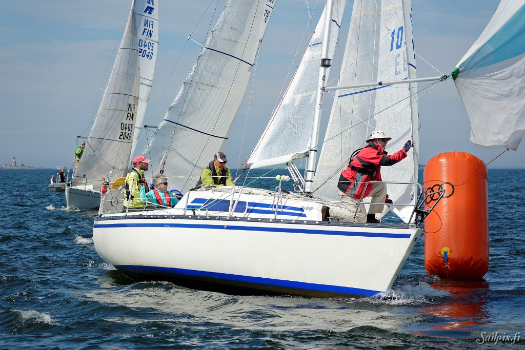 Subbota is rounding upwind mark on Class Championship 2016.