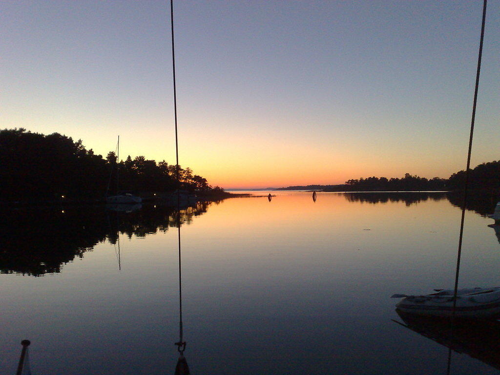 Svenska Utö saavutettu. Upea ilta auringonlaskussa. Copyright @  Raimo Puustinen