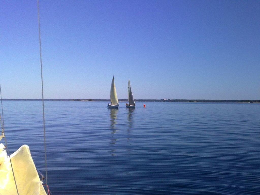 Ekan päivän viimeisestä lähdöstä tuli nk. "drifteri".

Tätä tilannetta edelsi pari-kolme vastakäännöstä per vene. Ma