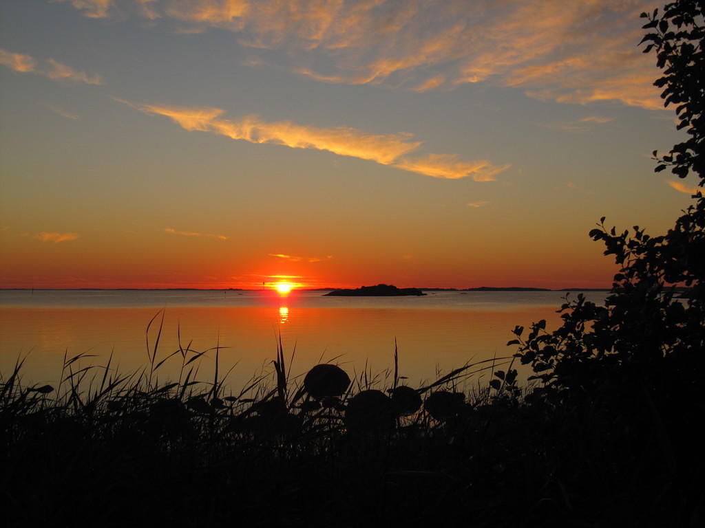 Näitä auringonlaskuna on näköjään kuvattu

© Réa Maxwell 2010