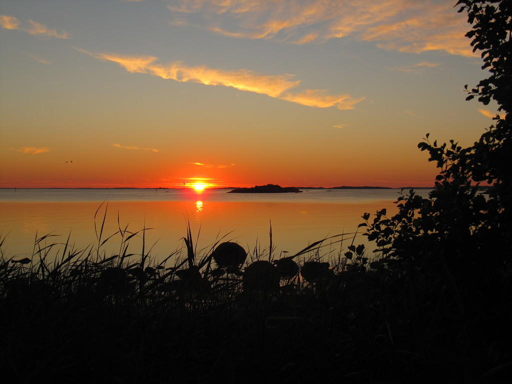 Näitä auringonlaskuna on näköjään kuvattu

© Réa Maxwell 2010