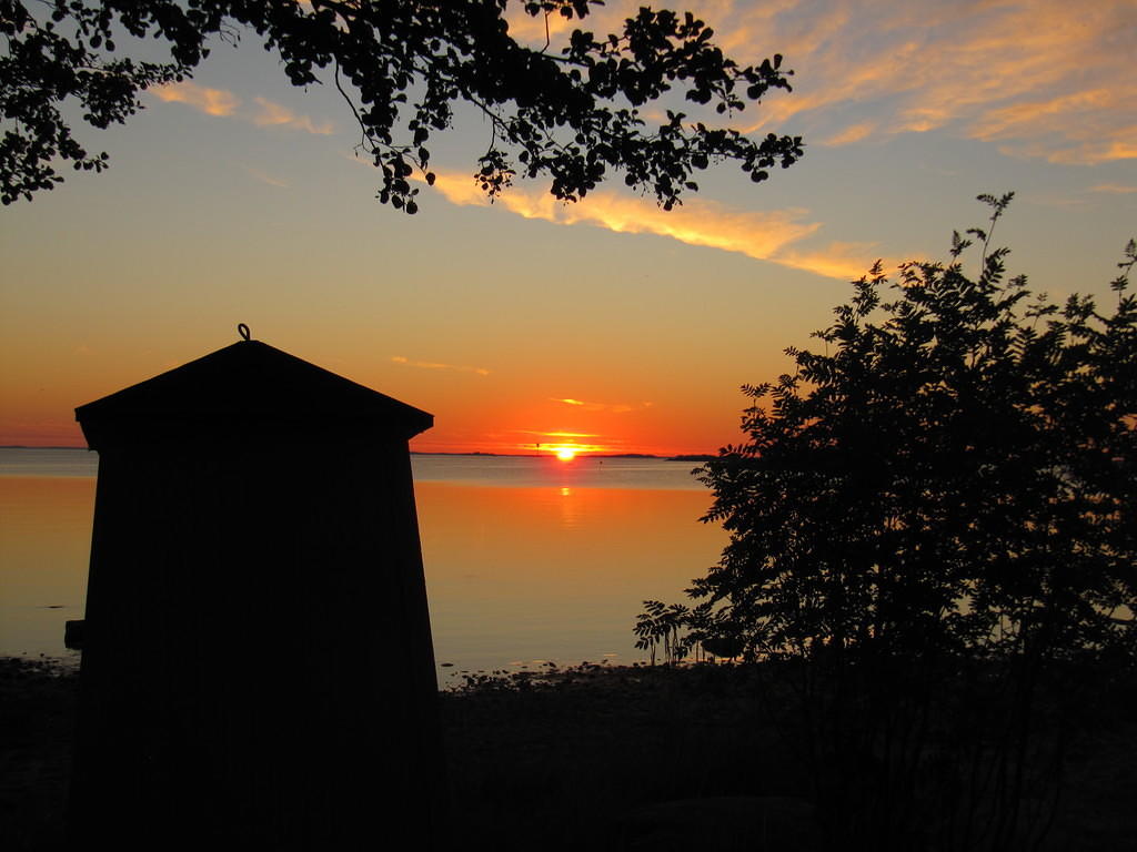 Näitä auringonlaskuna on näköjään kuvattu

© Réa Maxwell 2010