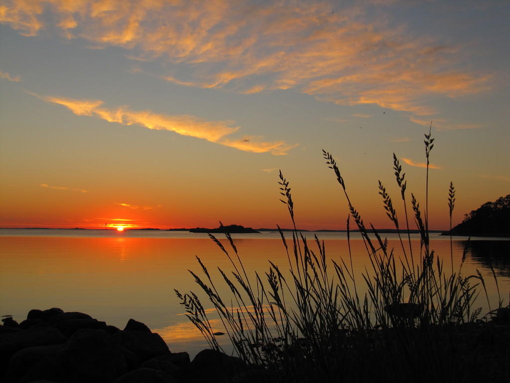 Näitä auringonlaskuna on näköjään kuvattu

© Réa Maxwell 2010