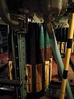 Arholma Batteri. 30 laukausta/minuutti (vrt. 100 Tk ja 130 Tk 6/min) vaatii latausjärjestelmästä jotain. 