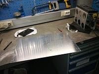 Hain tällaisen 1,5 mm * 600 mm * 375 mm kokoisen levyn. Etupaneelista tulee 200 x 355, kuten myös sivupaneeleista. Ylä- ja alala