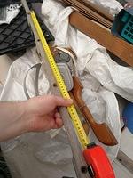 Vähän päälle 22 cm reikien väli. Vaihtelee