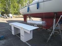 19.5 Tuo mattorulla on 40 kg, oli kiva punnertaa se alas sitloodasta tikkaita pitkin yksin. Pöytä on bilteman tapetointipöytä no