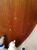 12.6 Liiman kera naputin 12 mm teak-tulppia (9,90 100 kpl maritim) reikiin, jättäen vähän pinnan yläpuolelle.