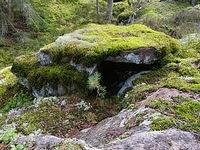 14.9 Tämän tyyppisiä onkaloita ja mini-luolia oli monessa paikassa. Mielenkiintoinen ilmiö, en ole nähnyt muualla tällaista.