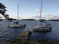 14.9 Laituri ei ole kovin iso tai raskas, mutta sen takana on jonkinlaisessa suojassa. Illalla oli 10 m/s puuskissa, mutta tuo a