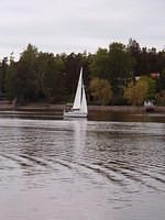 s/y Nereida II kohti maalia Laajasalon
ja Kulosaaren välissä.