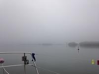 Matkaan päästiin samana päivänä kun jo olisi pitänyt kisata Hangossa.

Aamulla herättin Jakobshamnissa sankassa sumussa.